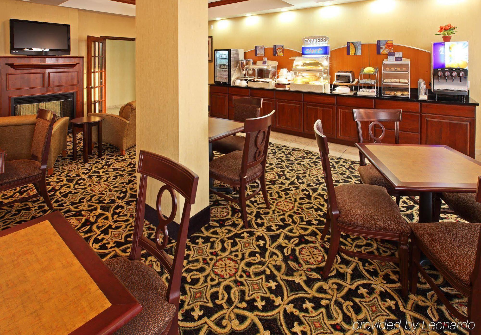 Holiday Inn Express Hotel & Suites Clarksville Ngoại thất bức ảnh
