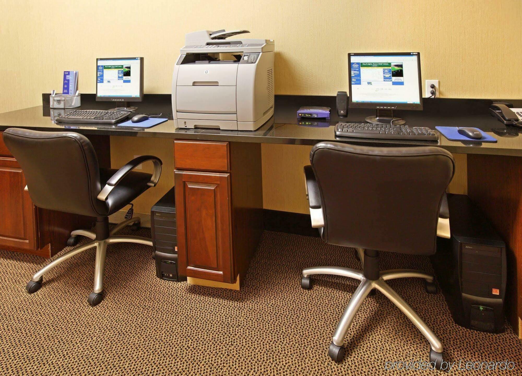 Holiday Inn Express Hotel & Suites Clarksville Ngoại thất bức ảnh