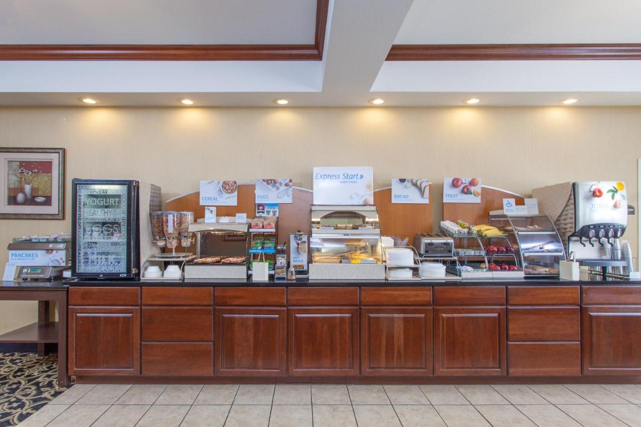 Holiday Inn Express Hotel & Suites Clarksville Ngoại thất bức ảnh