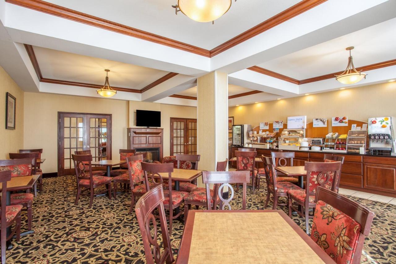 Holiday Inn Express Hotel & Suites Clarksville Ngoại thất bức ảnh